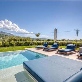 5 bedroom luxury seaside villa with indoor & outdoor pool, near Acharavi, sleeps 10